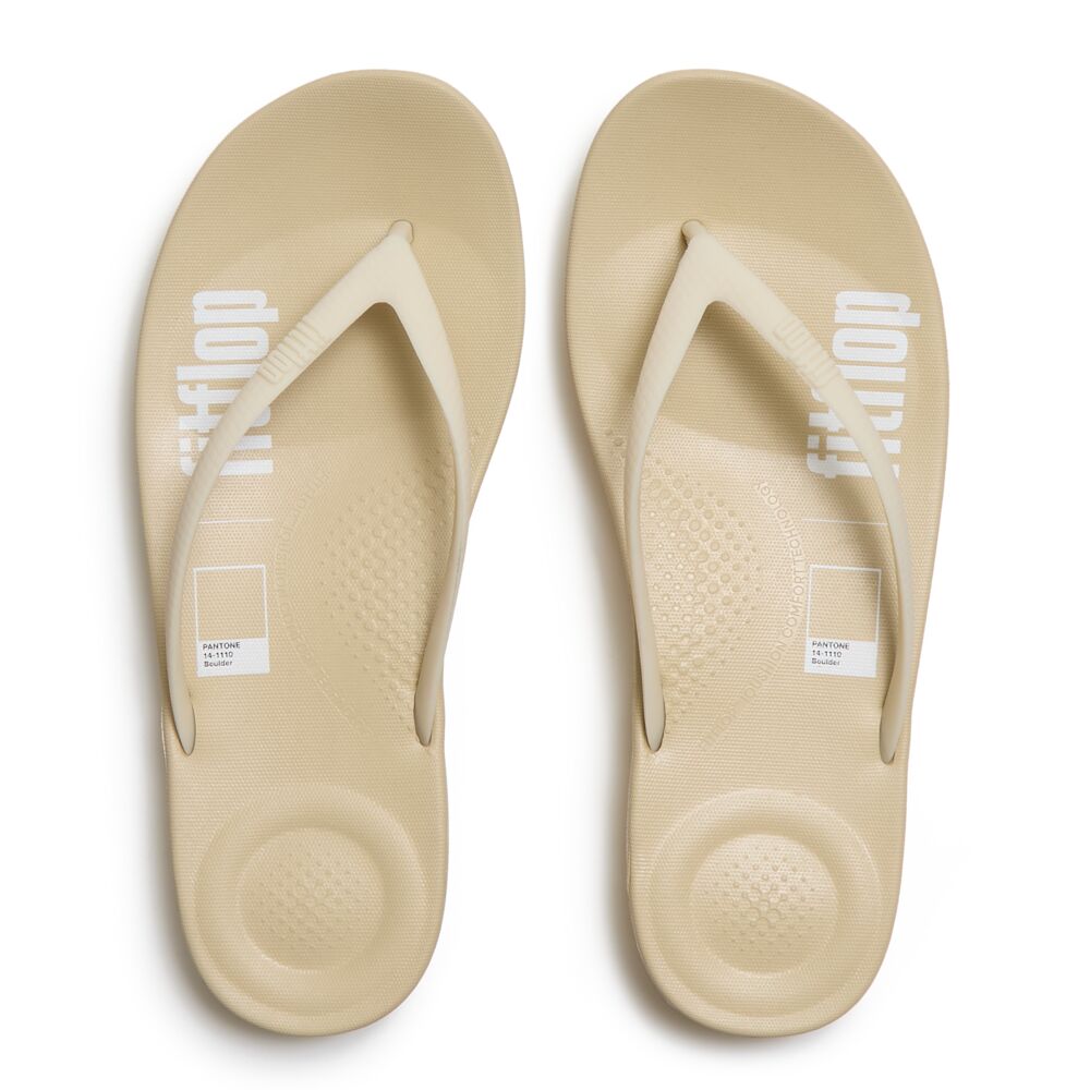IQUSHION X PANTONE