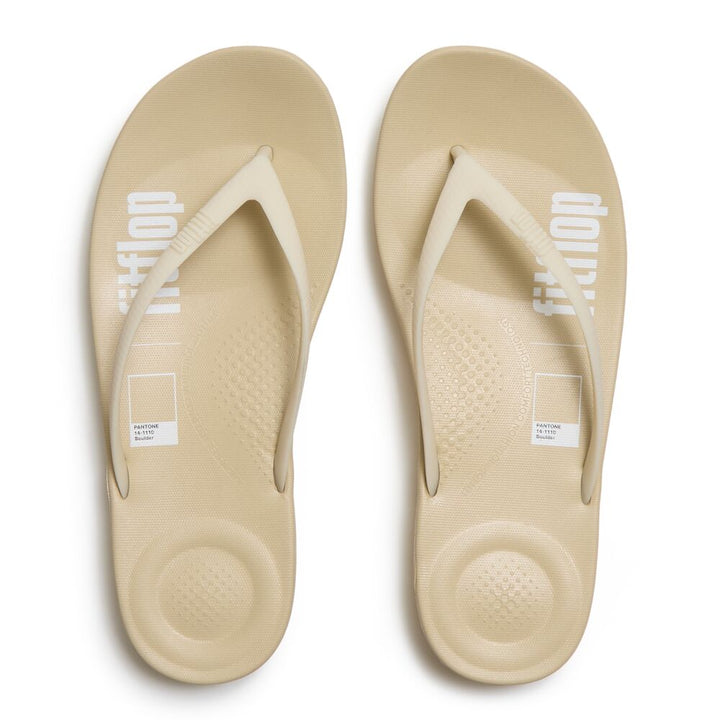 IQUSHION X PANTONE