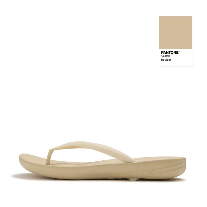 IQUSHION X PANTONE
