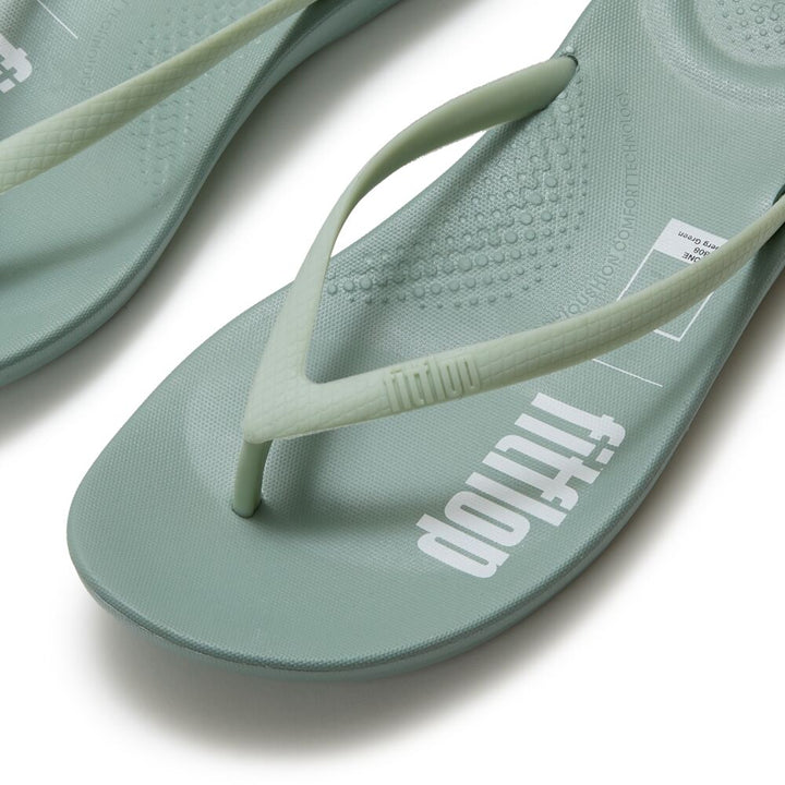 IQUSHION X PANTONE