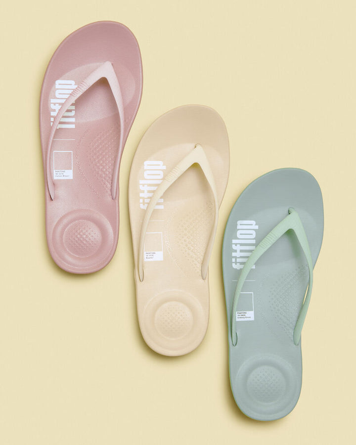 IQUSHION X PANTONE