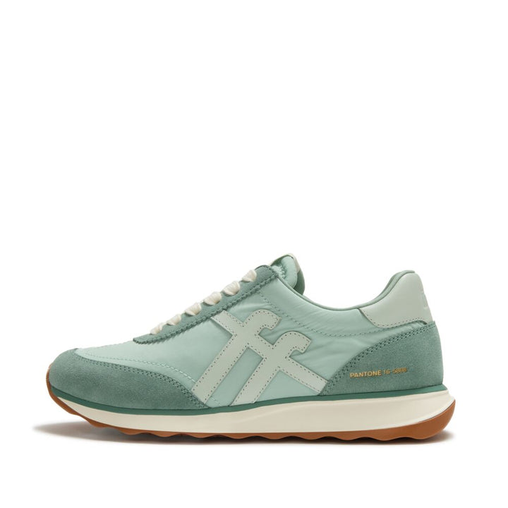 RETRO-Q X PANTONE