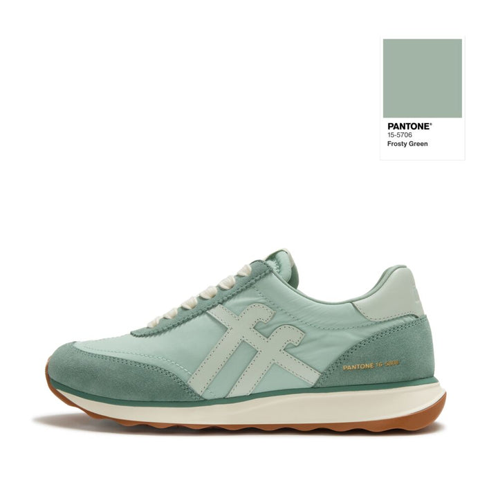 RETRO-Q X PANTONE