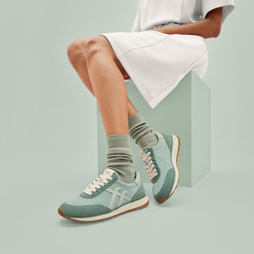 RETRO-Q X PANTONE
