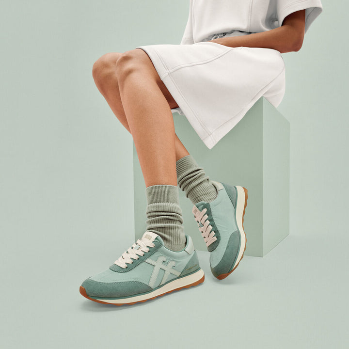 RETRO-Q X PANTONE