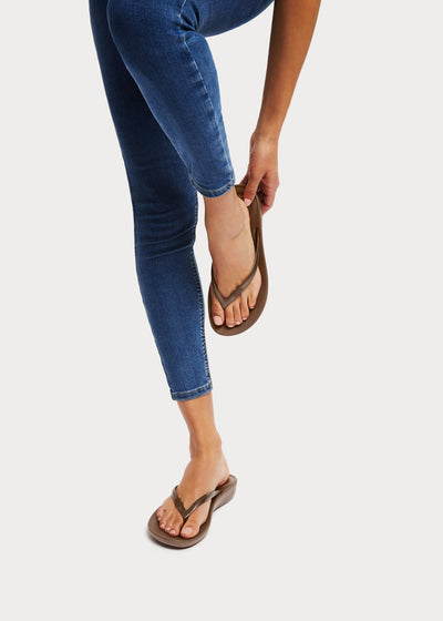 iQushion Ergonomic Flip-Flops