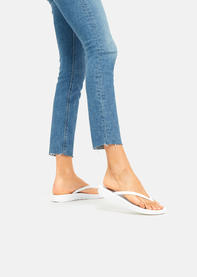 iQushion Ergonomic Flip-Flops